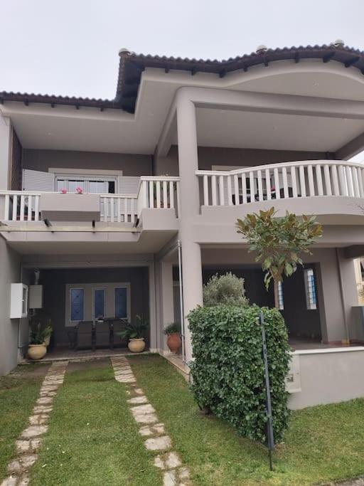 Χαίρε, Ξεΐνε, Παρ' Αμμι Φιλησεαι Apartment Trikala  Bagian luar foto